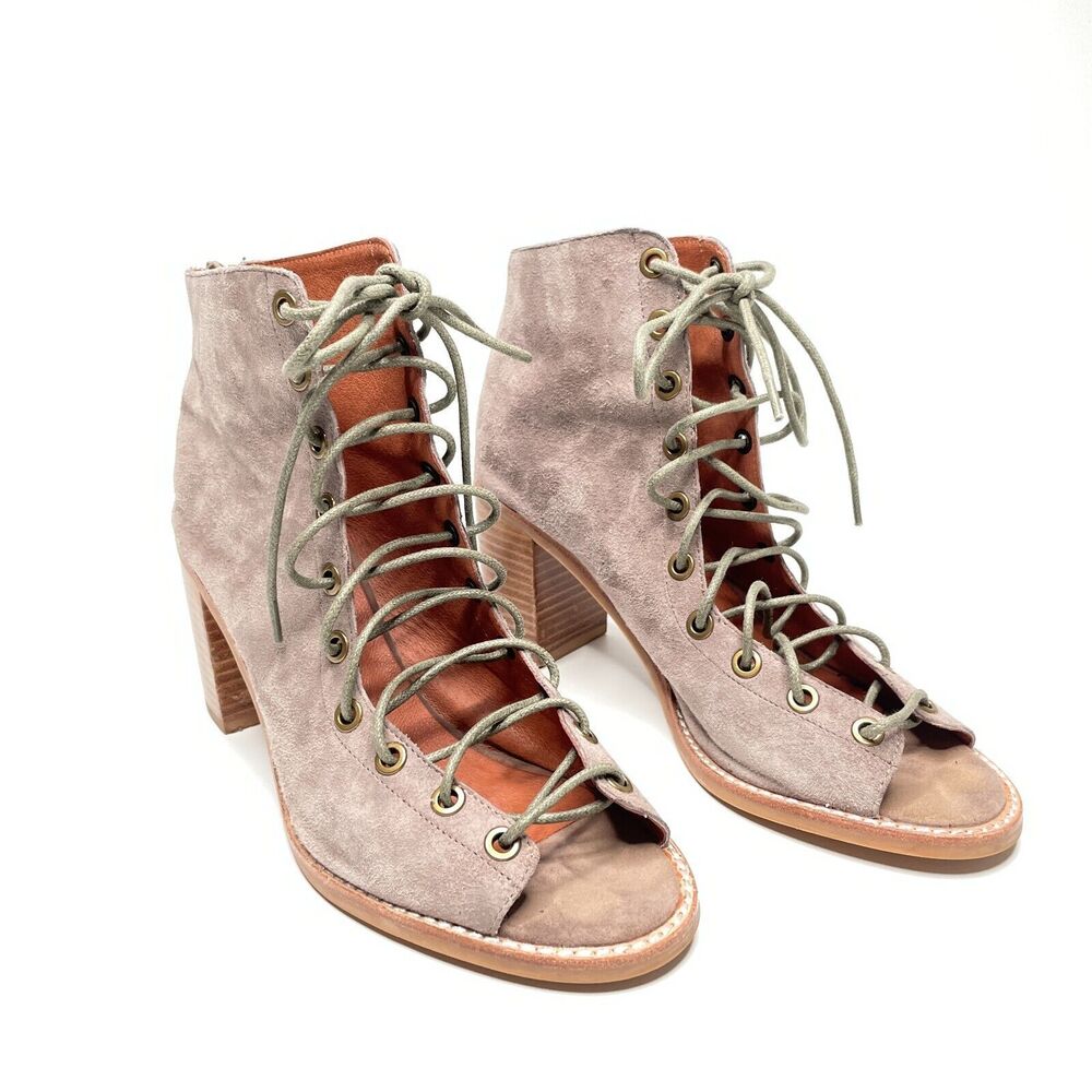 JEFFREY CAMPBELL Freelove Gray Suede Wood Heel Zipper Ankle Boots Womens Size 8
